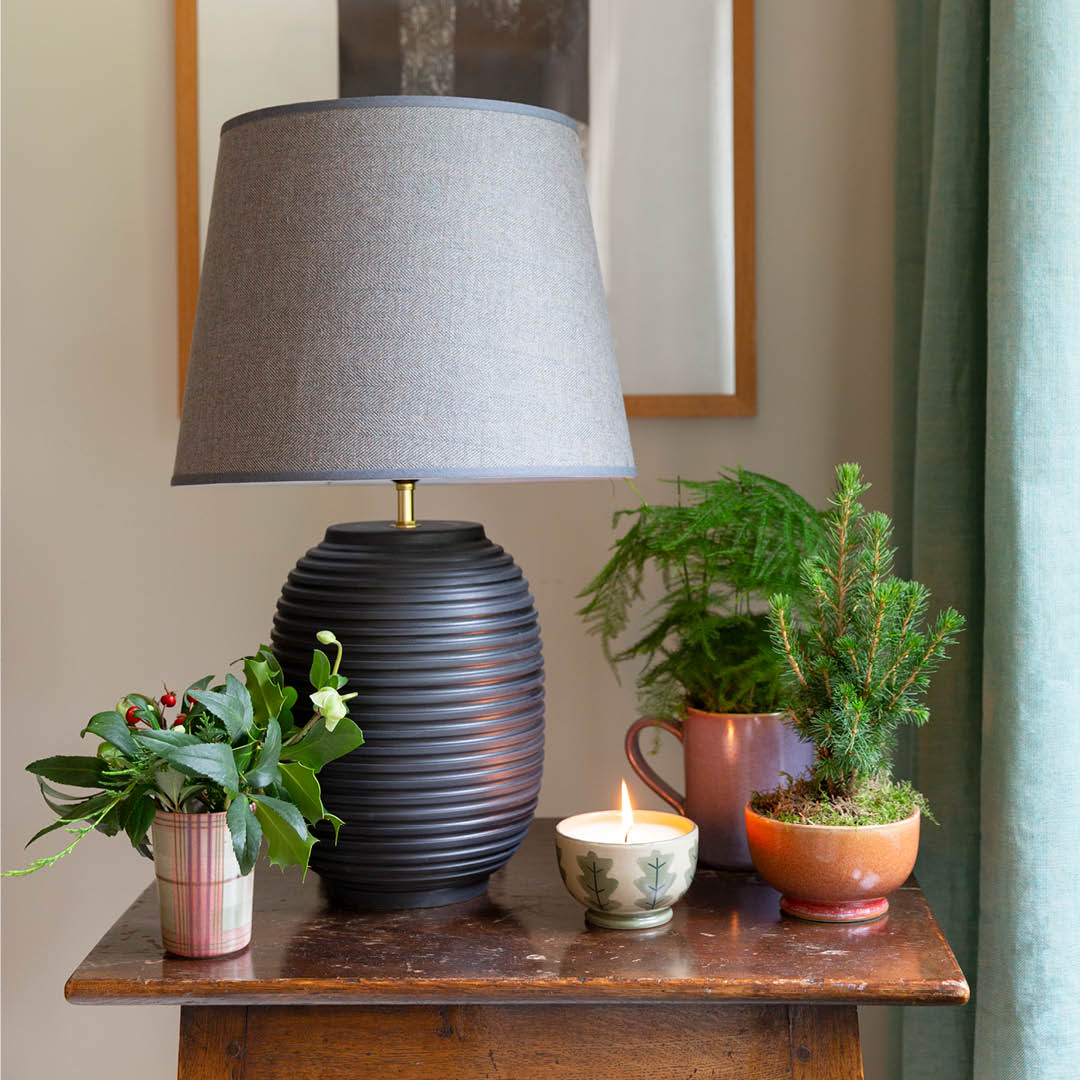 Black Ridged Large Table Lamp - Image 3