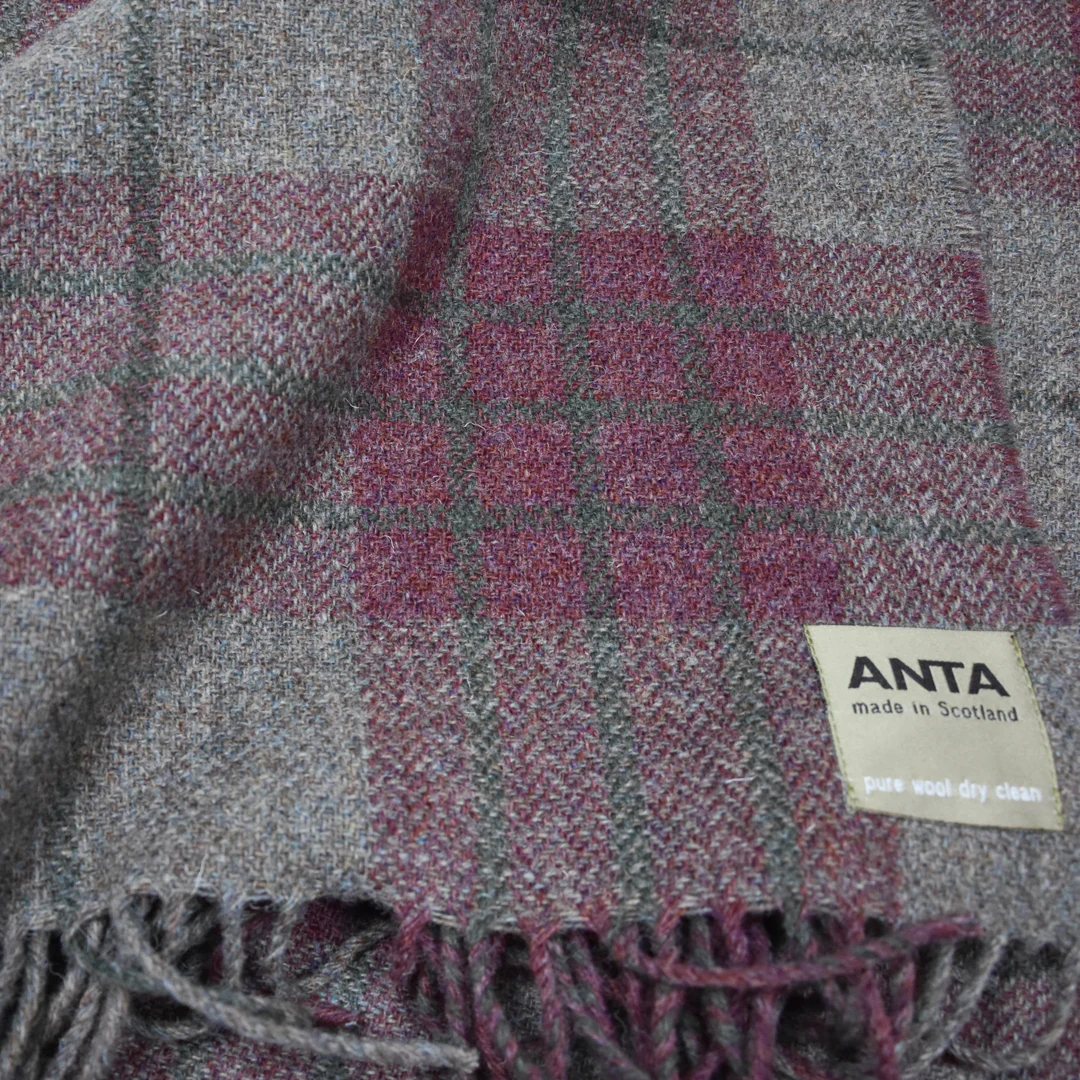 Duncan Chisholm Scottish Lambswool Throw - Image 3