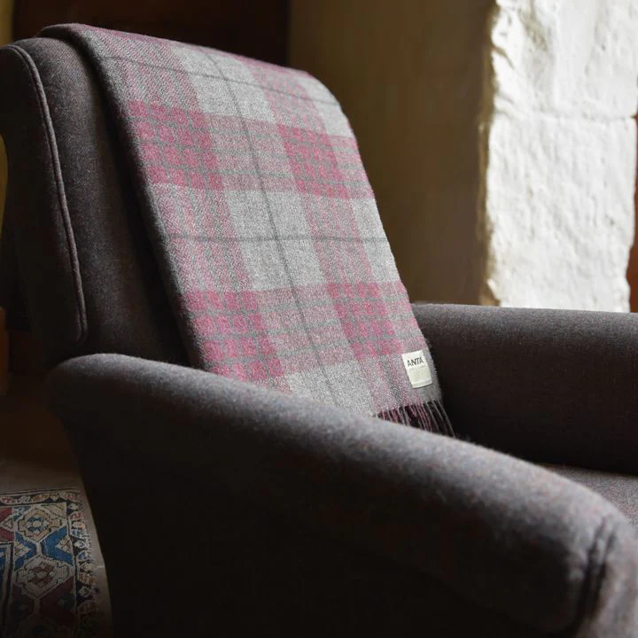 Duncan Chisholm Scottish Lambswool Throw - Image 4