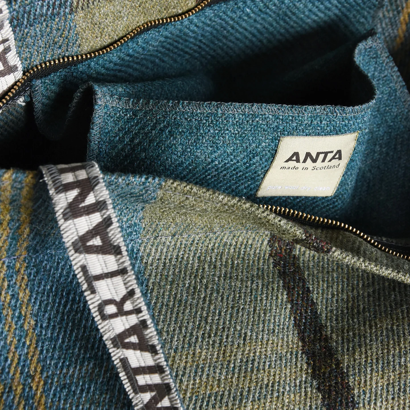 Duncan Macgillivray Travel Bag - Image 4