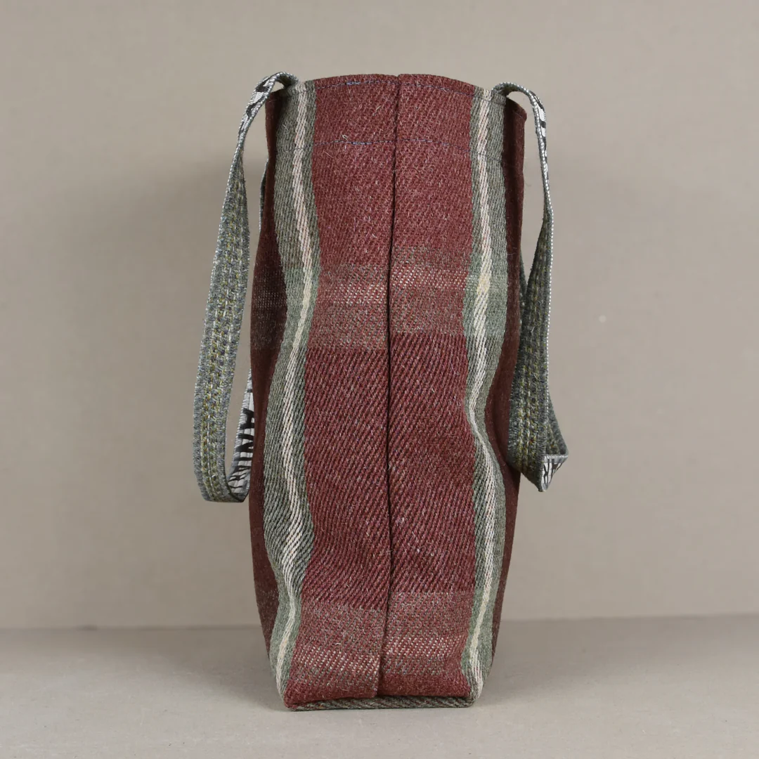 Dunvegan Carpet Bag - Image 2