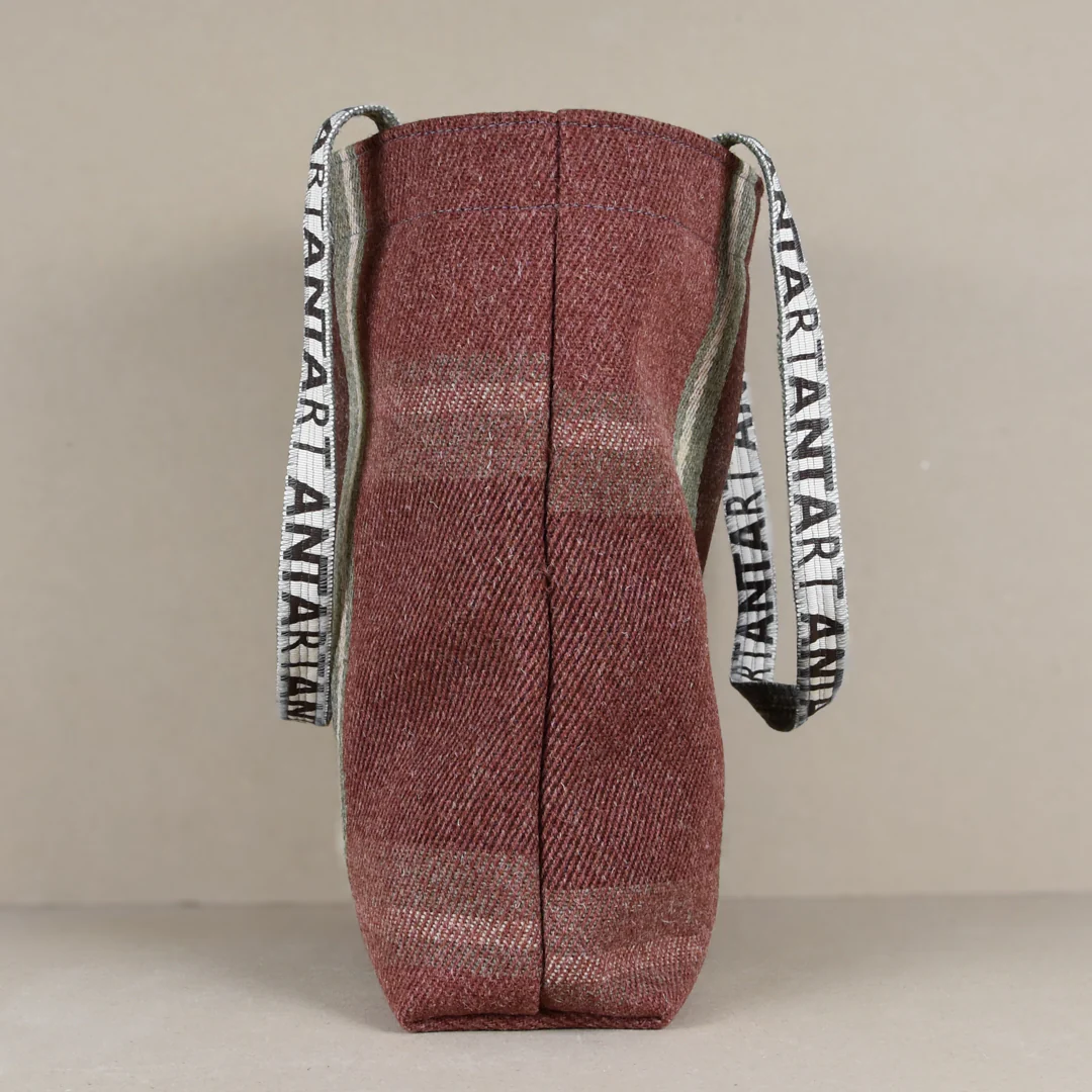 Dunvegan Carpet Bag - Image 4