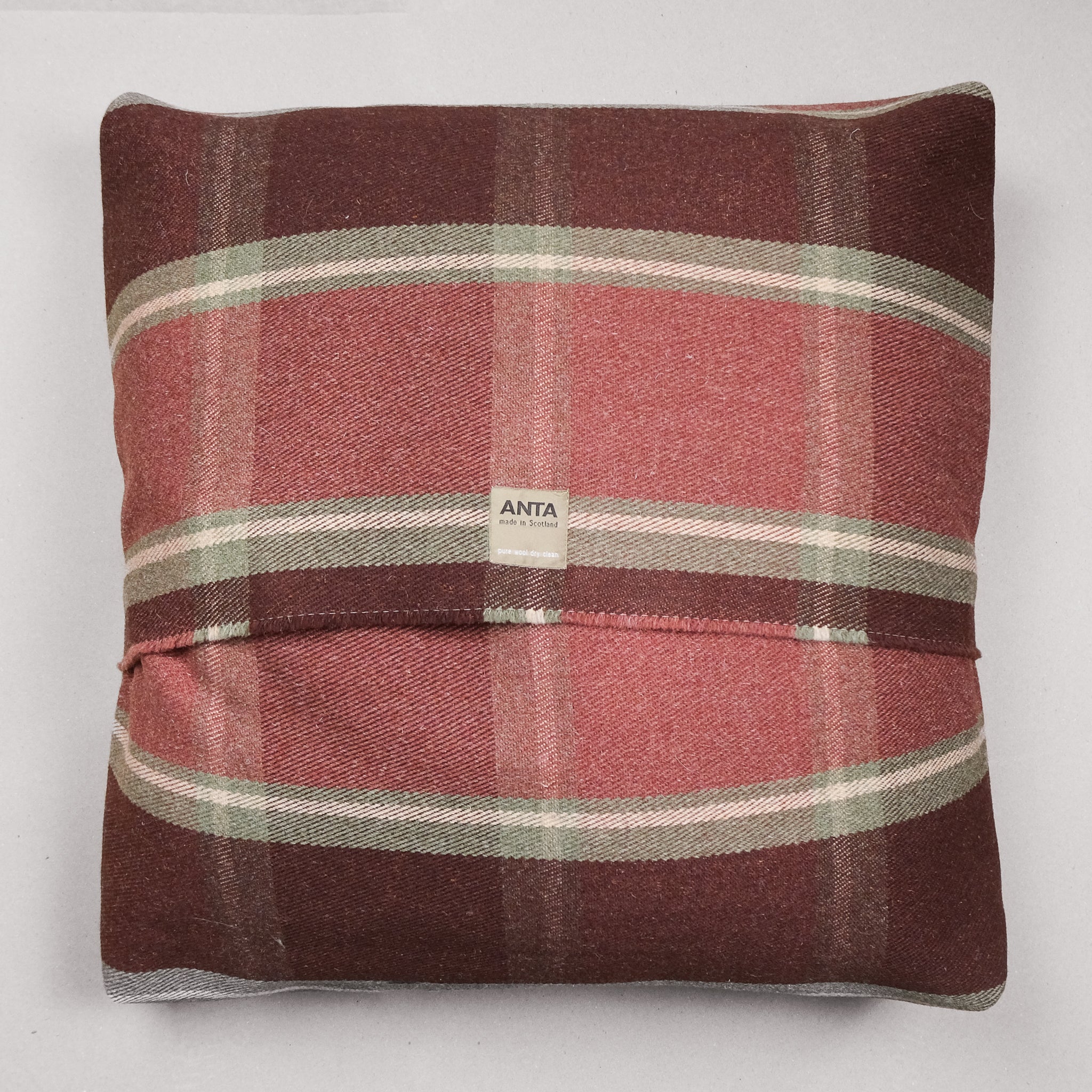 Dunvegan Pet Bed - Image 2