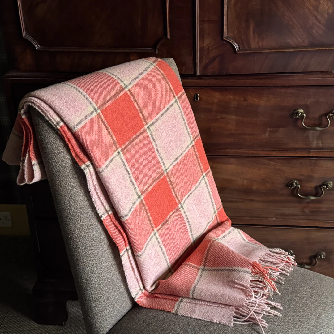 Elizabeth Pirrie Scottish Lambswool Throw - Image 2