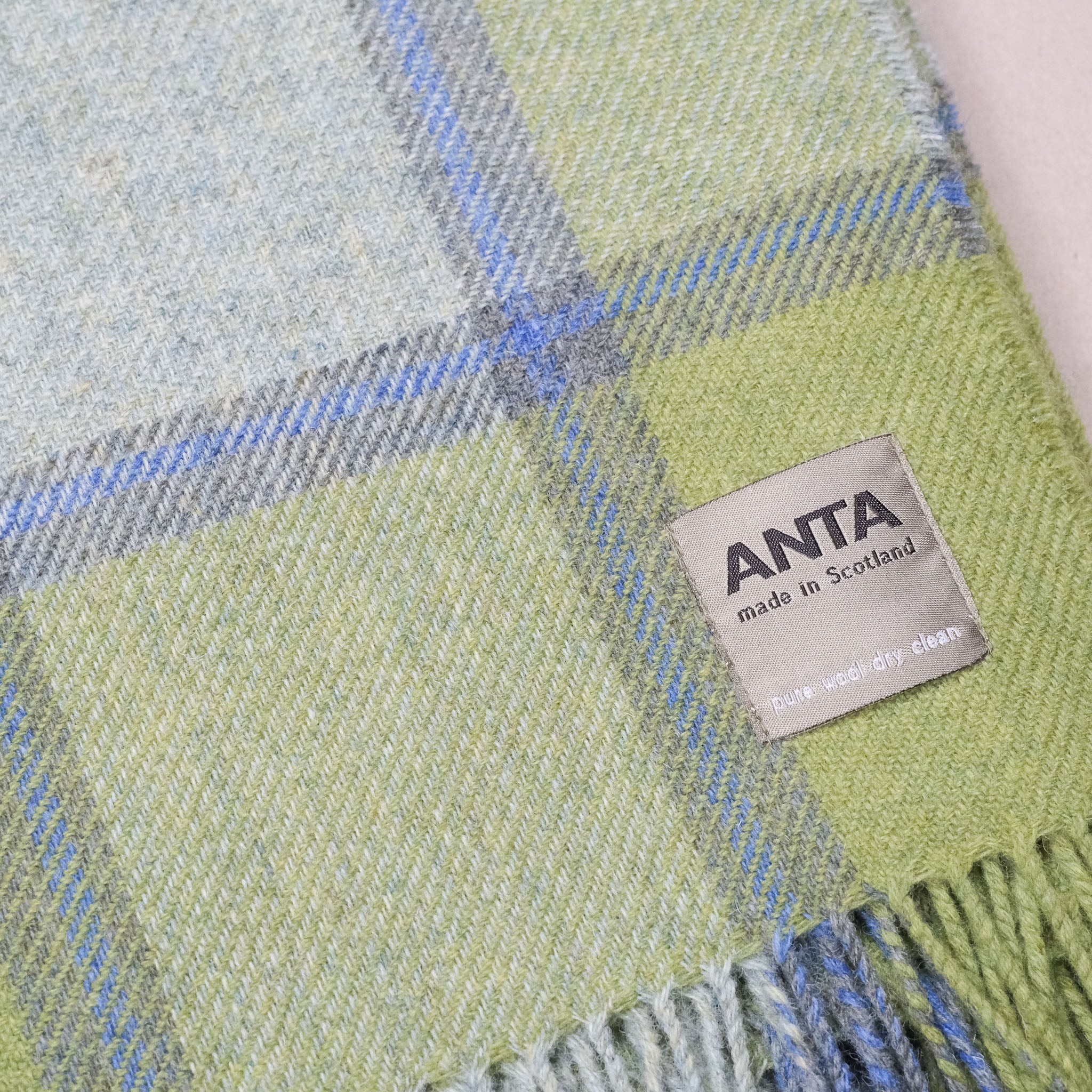 Elsie Inglis Scottish Lambswool Throw - Image 3