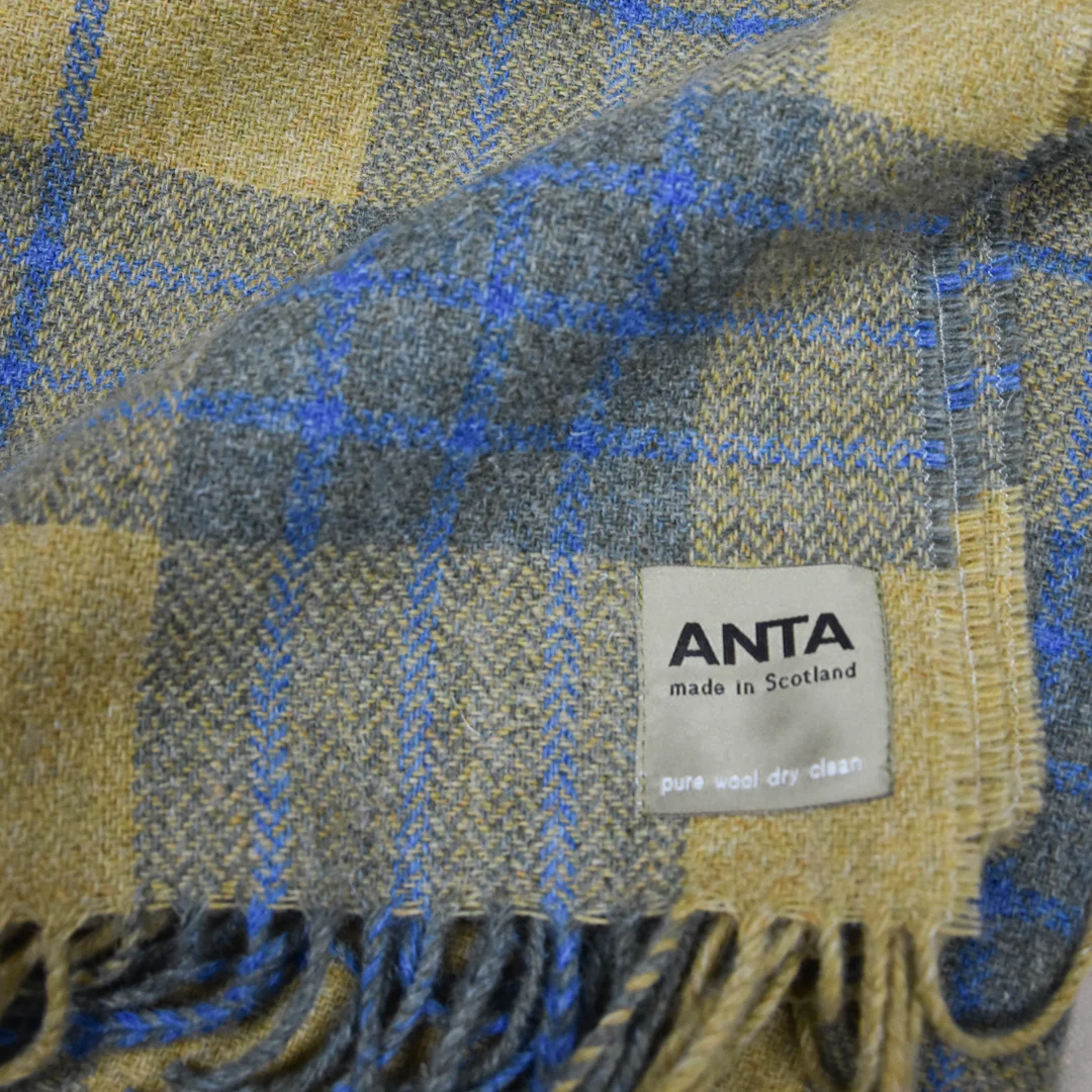 Fiona Macdonald Scottish Lambswool Throw - Image 3
