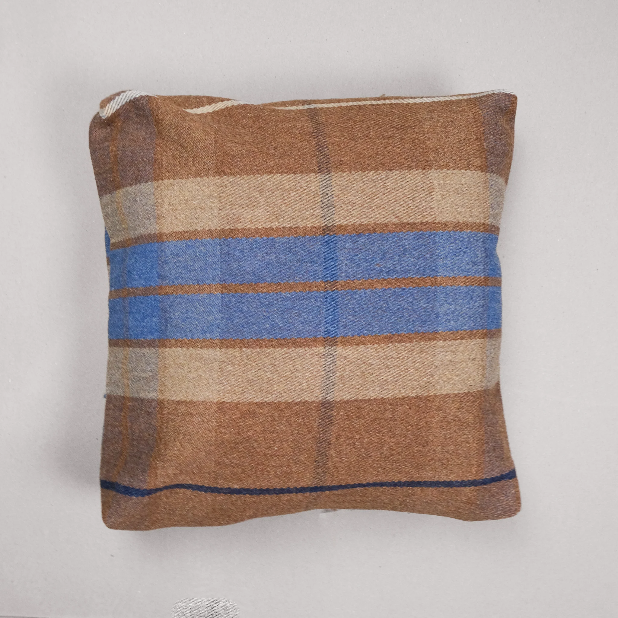 Jamie Fraser Pet Bed - Image 4