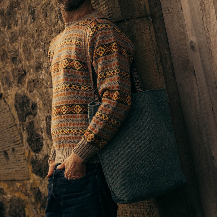 Peacock Carpet Bag - Image 2