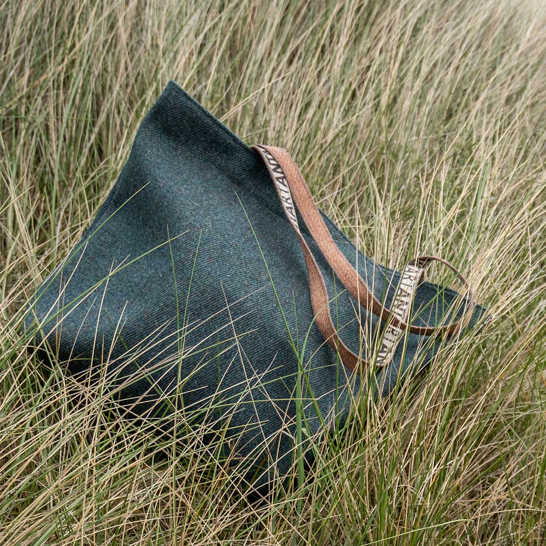 Peacock Travel Bag - Image 5