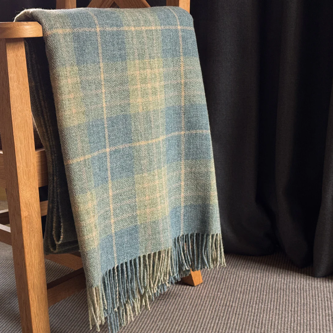 Robert Carver Scottish Lambswool Throw - Image 2
