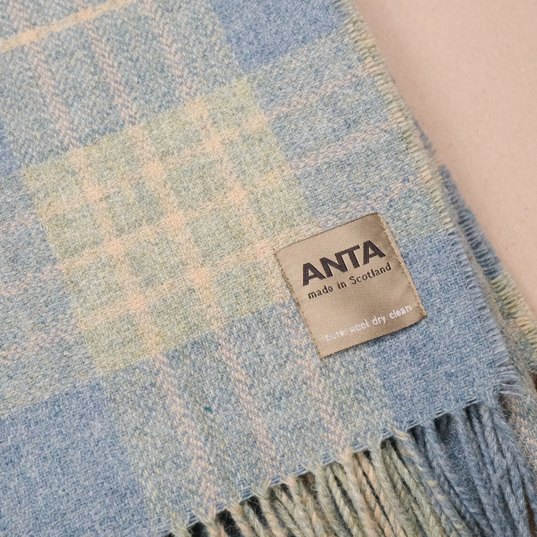 Robert Carver Scottish Lambswool Throw - Image 3