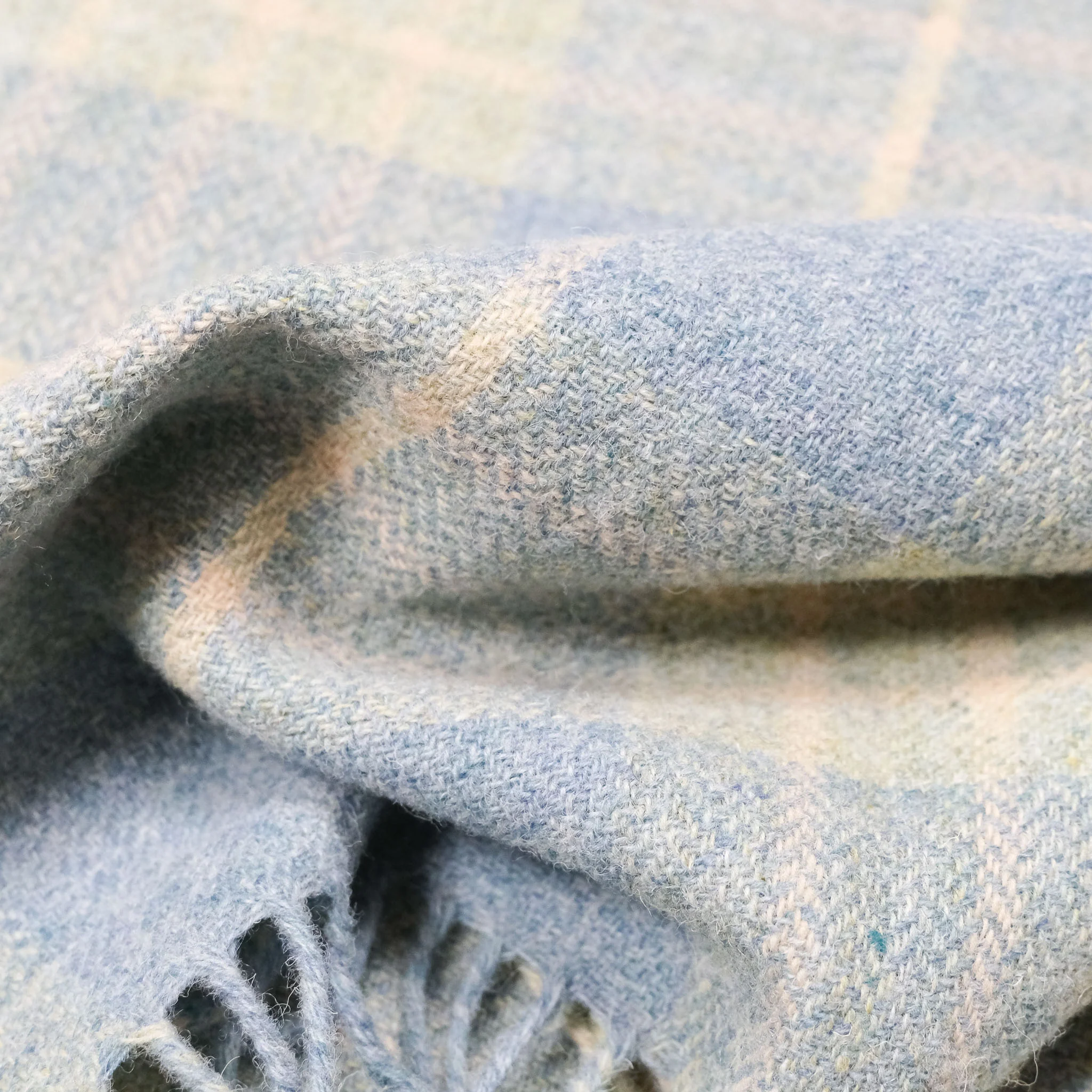 Robert Carver Scottish Lambswool Throw - Image 4