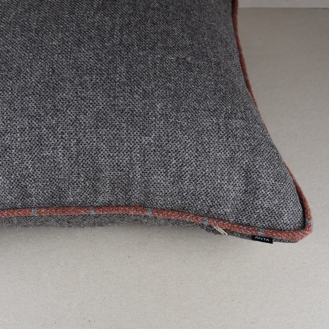 Selkirk Highland Tweed Zip Cushion - Image 2