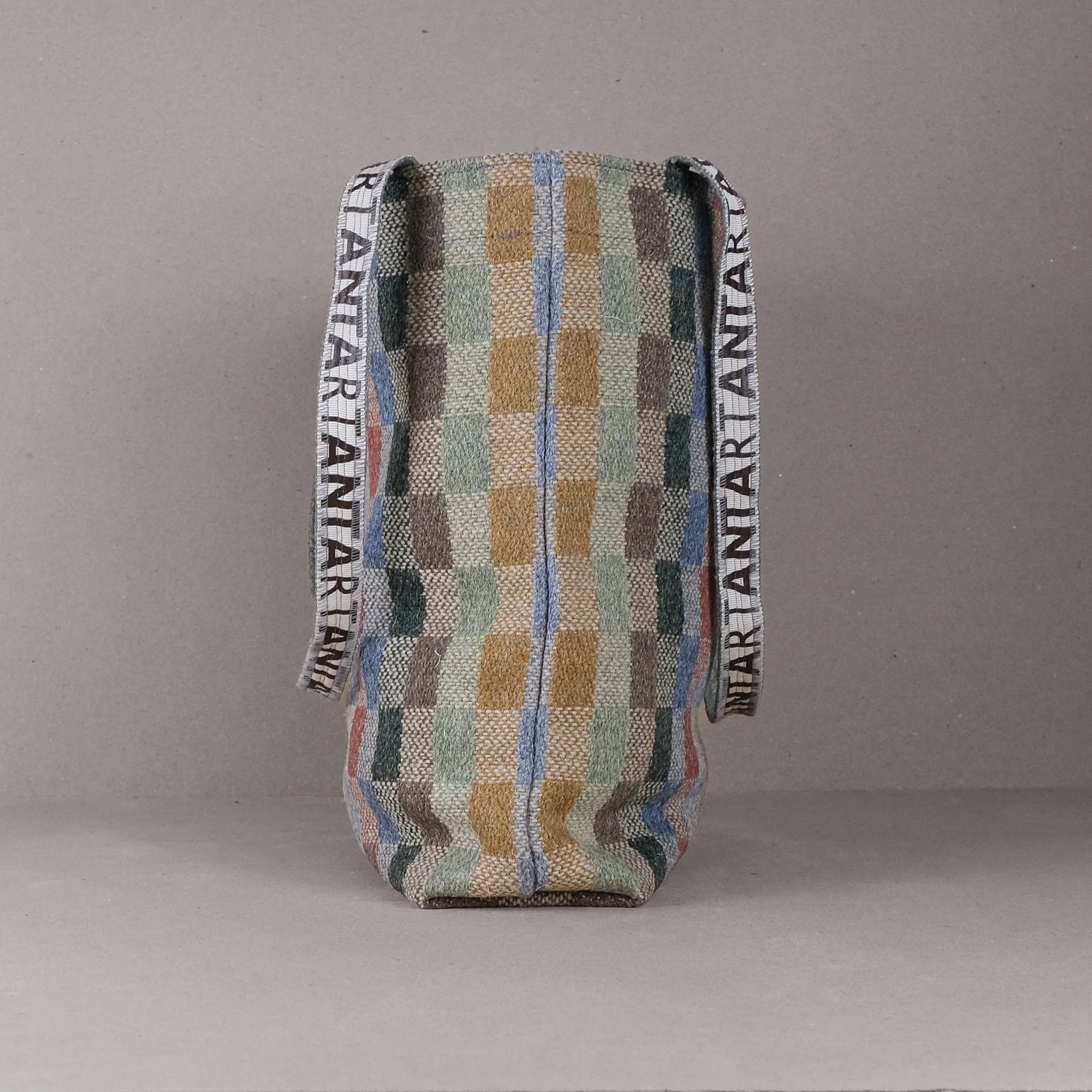 Uist Carpet Bag - Image 3